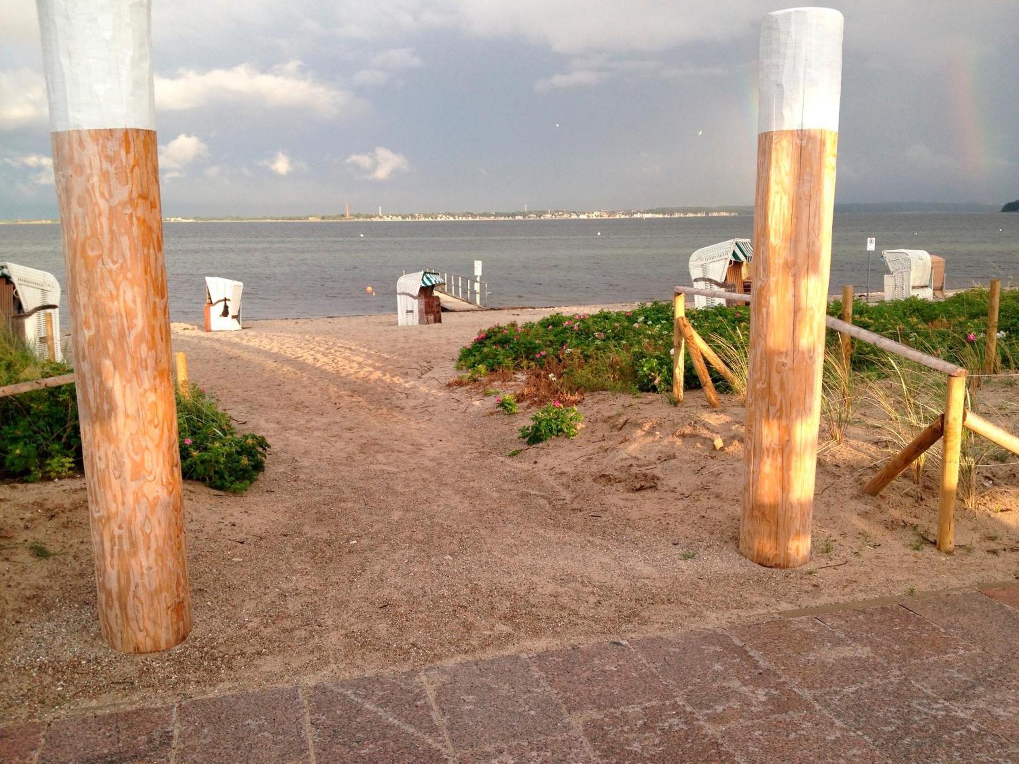 Strande, Fast Am Strand 外观 照片